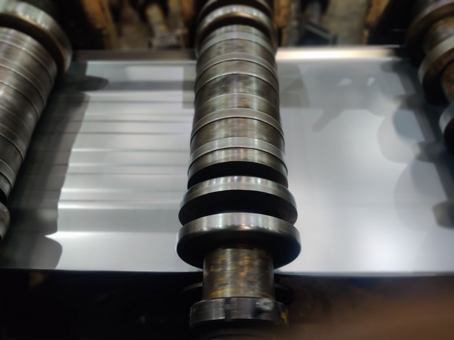 Roll forming tooling closing the profile onto the strip on the collecting electrode line