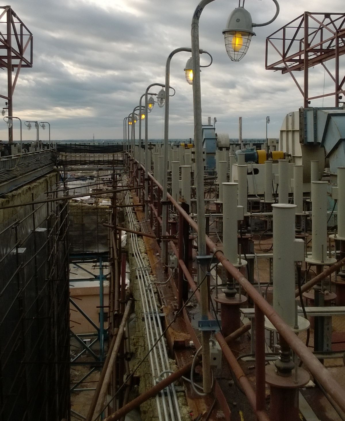 MIGI rapper housings in perspective along an ESP roof walkway at dusk