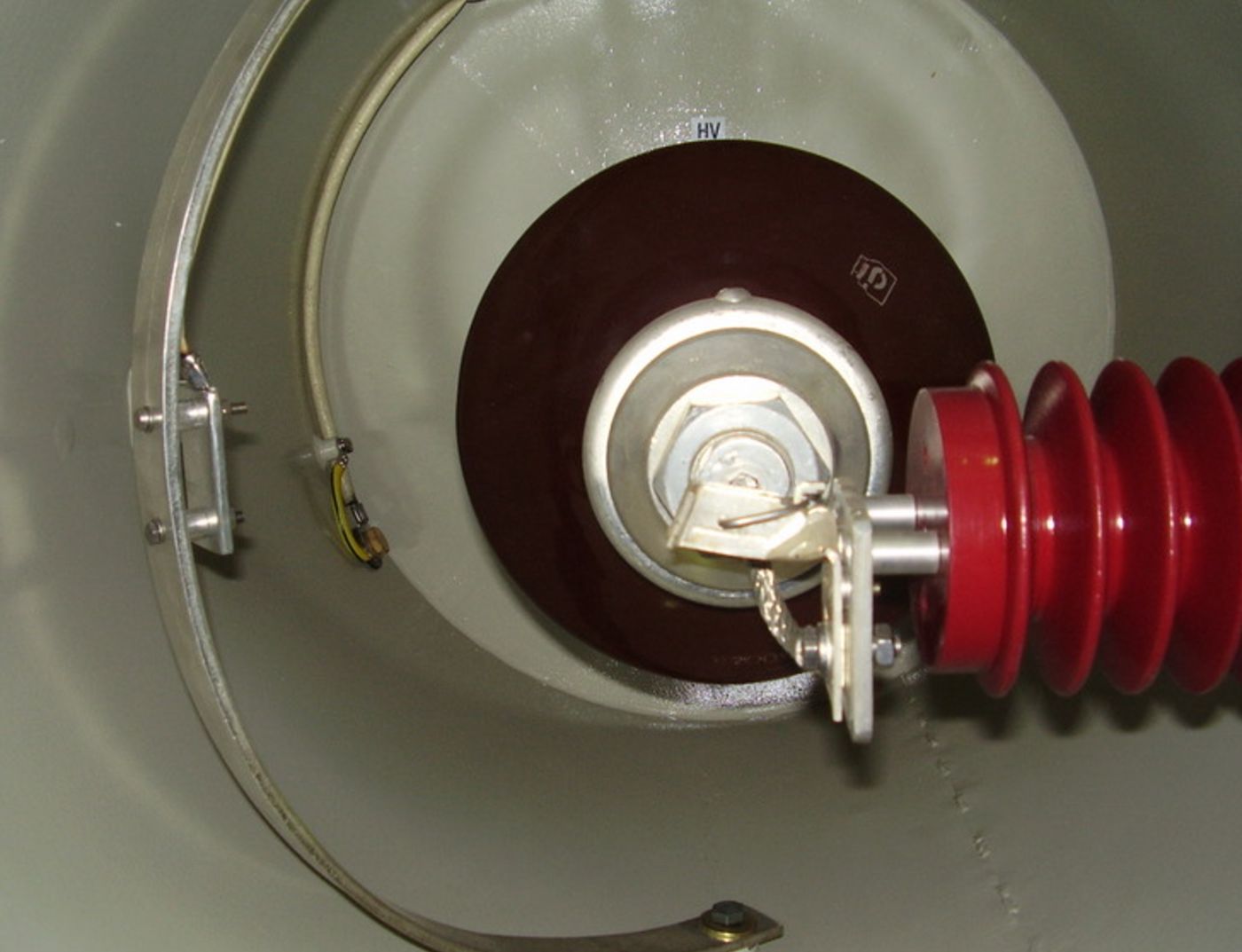 Internal interlocking arrangement of a four position switch, showing the HV contact, earthing arm and bushing inside the housing